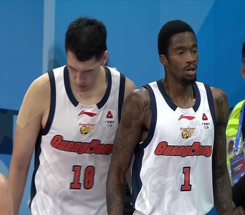 留下奎因！杜鋒曝廣東男籃外援調整計劃，薩林杰也不會離隊！