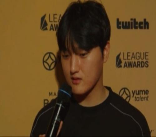 LOL夢男完全體！peyz：火熱的星期五！情人節(jié)要玩英雄聯(lián)盟啊