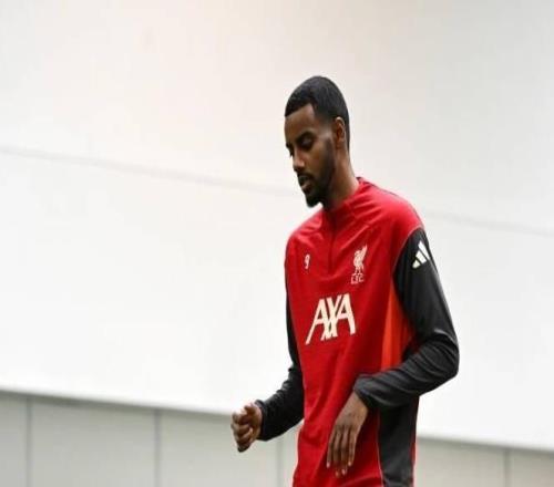 康復(fù)進(jìn)行中，利物浦官方曬伊薩克在室內(nèi)進(jìn)行個(gè)人訓(xùn)練照片