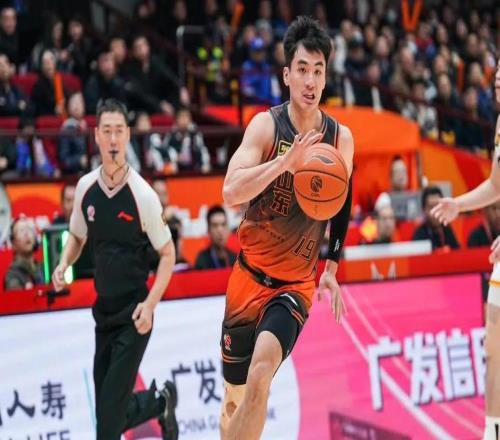 山東男籃頭號(hào)混子！場(chǎng)均1.9分，年薪百萬(wàn)，邱彪嫡系