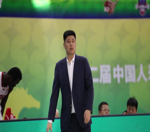 裁判搶戲！送上海57罰球，罰掉山西6人，全隊+解說員直呼：沒見過