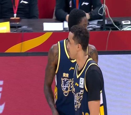 裁掉奎因廣東隊(duì)可能強(qiáng)行留下薩林杰，朱芳雨有望簽約第五外援！