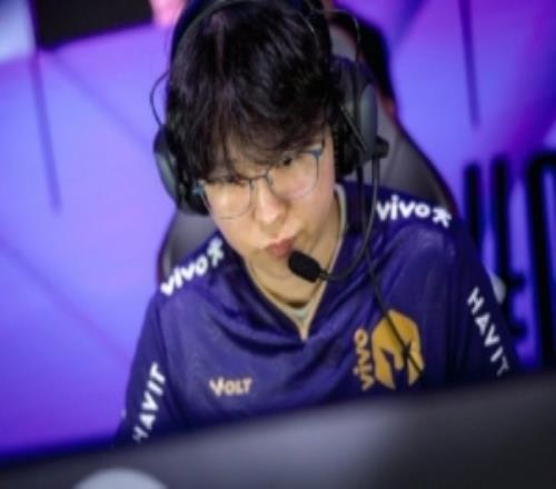 攻擊性這一塊VKS.Mireu因為排位罵隊友是猴子被禁賽+罰款