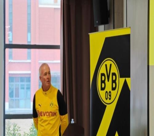 中國足壇迎來久違大牌洋帥，曾帶多特拿歐冠冠軍，已亮相新去處