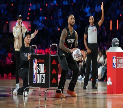 牛，達(dá)米安利拉德展現(xiàn)巔峰狀態(tài)，贏得三分球大賽冠軍