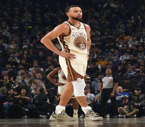 一年怒虧2個億，庫里和安德瑪的“孽緣”