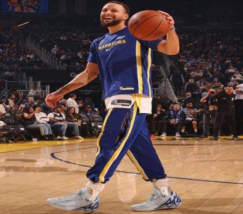 一年怒虧2個億，庫里和安德瑪的“孽緣”