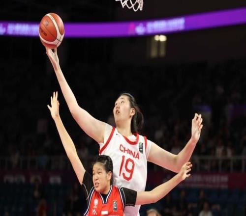 14歲身高2米20！中國女籃又冒出一天才中鋒：下一個文班亞馬是她