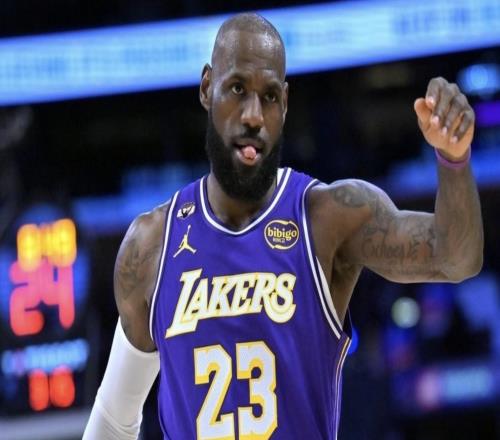 官方:詹姆斯不會(huì)出席今日全明星媒體日,將于明日接受采訪