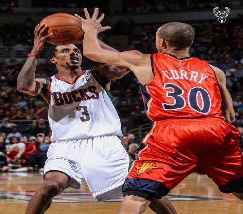 一年怒虧2個億，庫里和安德瑪的“孽緣”