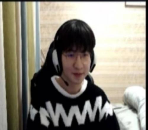 Elk和Tian討論改微博id：沒問題啊全都學(xué)我彬哥這個(gè)一己之力硬抗