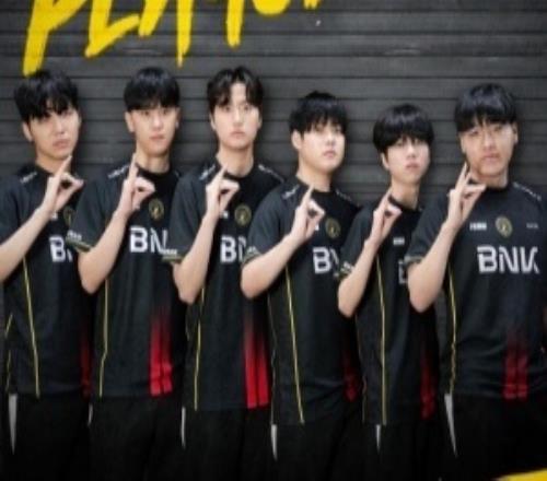 再贏一場(chǎng)BO5晉級(jí)先鋒賽！BFX擊敗T1晉級(jí)勝?zèng)Q門票近在咫尺