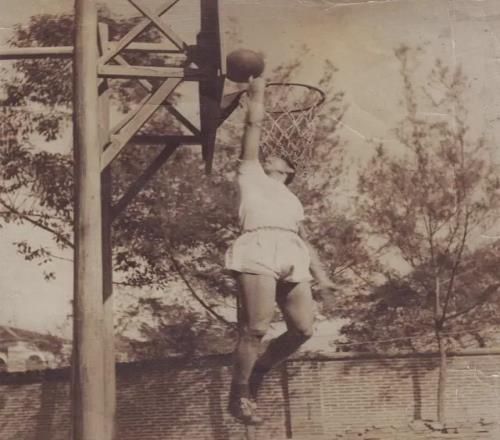體“談”記憶一生執(zhí)守籃球夢(mèng)，籃壇泰斗寫傳奇