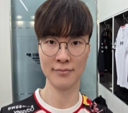 去敗者組充充電T1不敵BFX吧友們覺得誰的問題最大