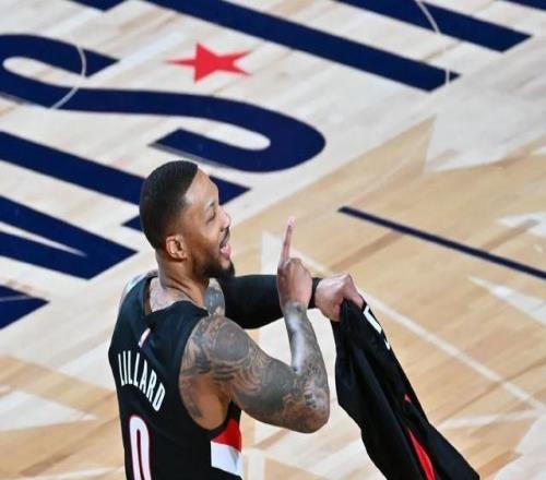 一場(chǎng)比賽沒(méi)打，然后在三分大賽奪冠