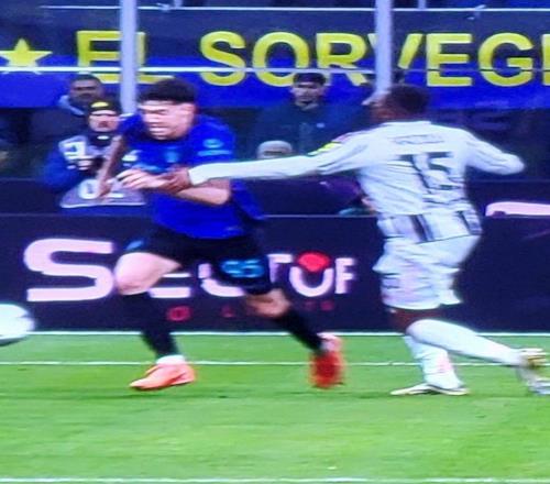 國米絕殺尤文獻上新年賀禮！習慣特權的人為什么破防了