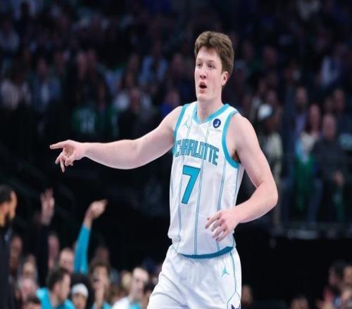 13分鐘砍4+1，火箭輪換第9人迎復(fù)出！底薪后衛(wèi)0分4犯規(guī)，續(xù)約難了