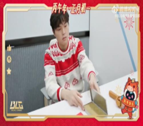 好像瘦了大年初一Bin來(lái)給大家拜年啦：祝大家鴻運(yùn)當(dāng)頭喜樂(lè)安寧