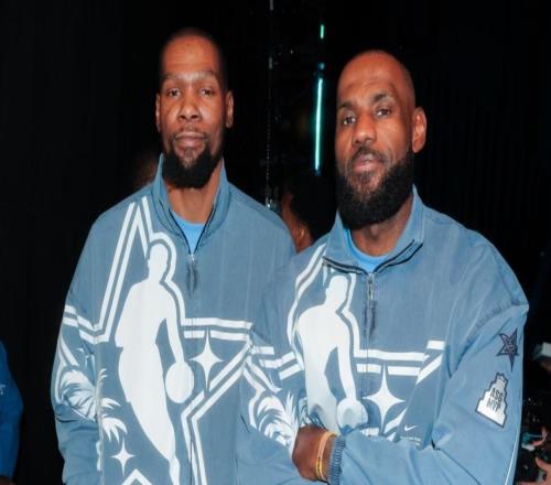 勒布朗為自己戴皇冠！米切爾再度盛贊暗藏玄機(jī)美媒：絕無僅有