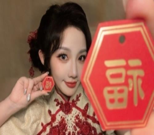 KPL解說小鹿曬照：除夕快樂！歲歲安康！馬年也要一馬平川