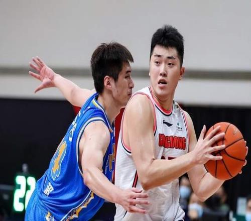 給機(jī)會不中用！廣東男籃爭議鋒線越打越差，七個賽季還沒打成核心