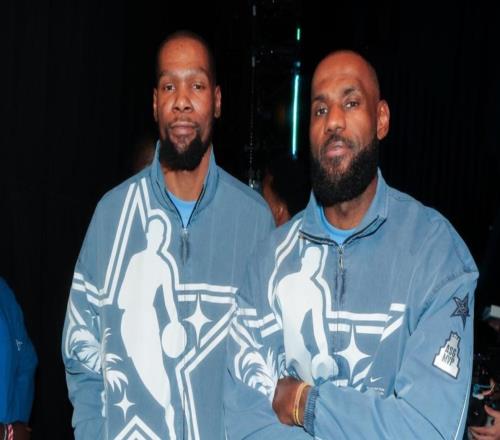 疑似KD小號言論引熱議！網(wǎng)紅也炮轟KD賽前玩手機自認為看透一切