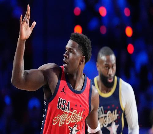 合計(jì)32分9板3助，愛德華茲當(dāng)選全明星MVP