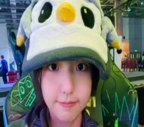 有點夫妻相！云頂“創(chuàng)世神”神超官宣戀情女方笑容溫婉疑似20歲出頭