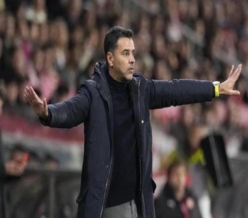 米歇爾：埃切韋里是用腳內(nèi)側(cè)沖著球去的，他沒用鞋釘去踩孔德