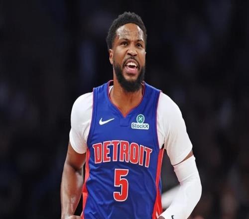 太倒霉了！單季300記三分的神射，如今卻被NBA淘汰，丟失千萬(wàn)年薪