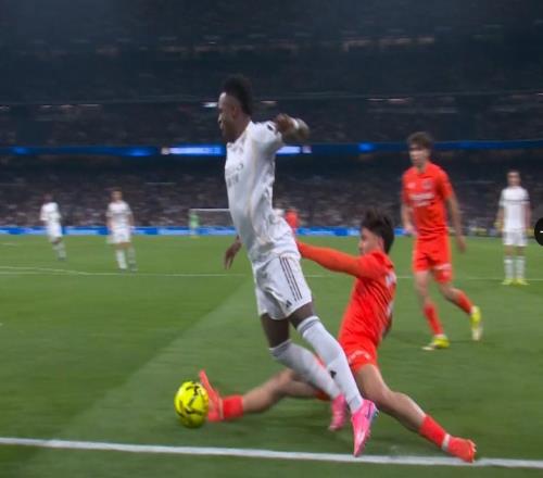 皇社官方質(zhì)疑皇馬獲點(diǎn)：裁判判了倆其他情況可能不會(huì)判的點(diǎn)球