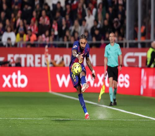 12！亞馬爾點球不進，巴薩遭爭議絕殺+2連敗，皇馬笑納西甲榜首