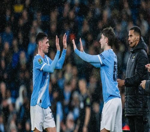 記者：曼城在努力留下19歲查理格雷，博洛尼亞、拉齊奧有意