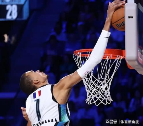 32+8+3，只有你真想贏，詹姆斯第一時間傳承