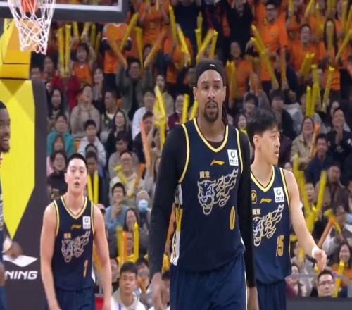 完爆懷特塞德+碾壓麥基！廣東隊瞄準2米08空間型內(nèi)線，保底總決賽