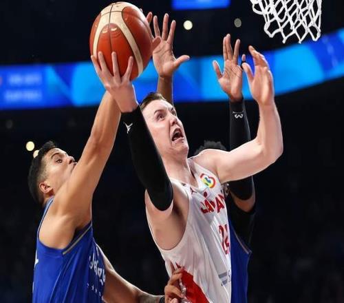 男籃內線告急！世預賽頭號勁敵派兩大歸化內線，周琦或被火速征召