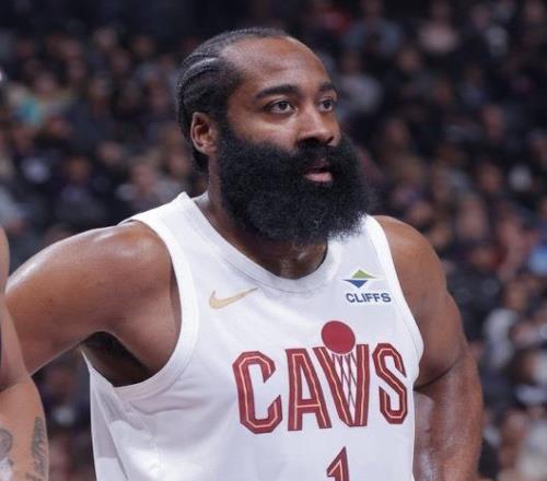 詹皇吹爆哈登騎士之前總是差點意思現在有了哈登這名勝負手