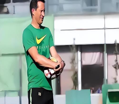 成都蓉城從亞冠出局！球迷呼吁元敏誠重返首發，直言他配得上主力