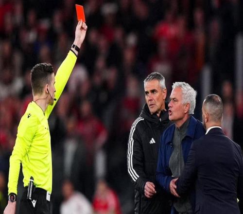 染紅！63歲穆里尼奧暴怒：裁判有保護名單上面寫著幾名皇馬球員