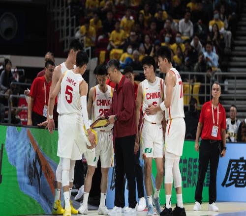 夠拼，中國男籃除夕夜仍一天三練，每人每天補(bǔ)貼300塊