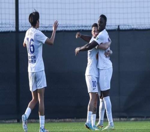 阿奇姆彭享斯坦丘待遇，20號隨隊赴上海，大連遇磨合期申花能拿分