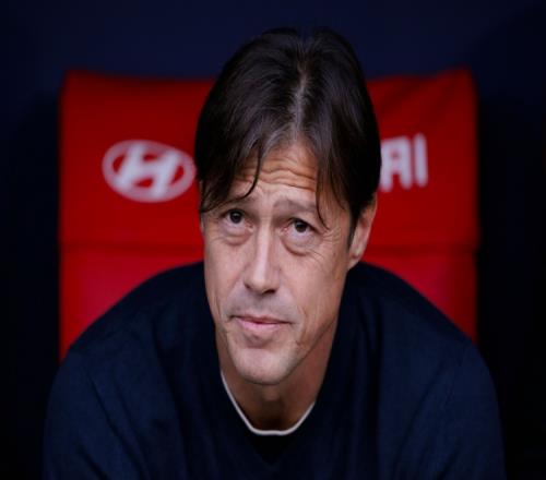 塞維利亞主帥因抗議和不尊重裁判被禁賽七場_西甲直播