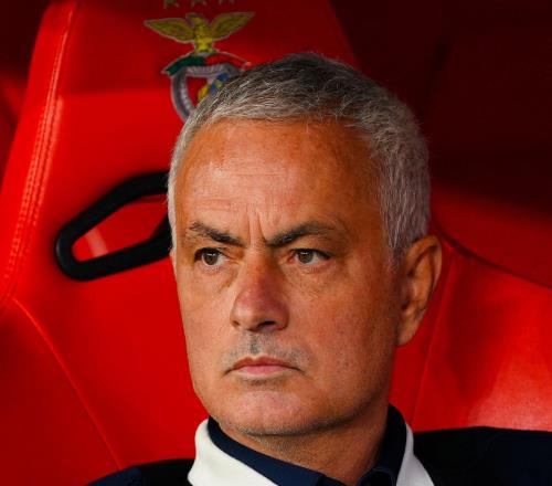 英超名宿批穆里尼奧：雙標(biāo)，別說(shuō)維尼修斯了，挑釁球迷你才是行家