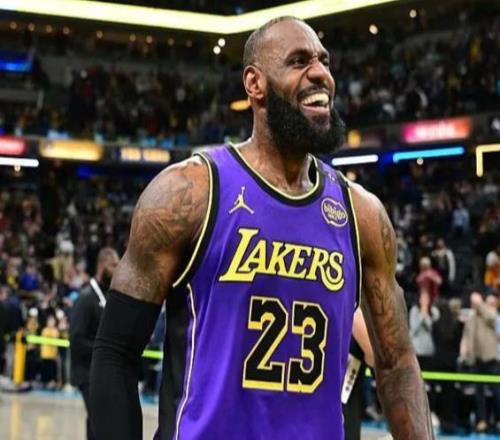 態度轉變湖人管理層公開喊話：希望詹姆斯繼續留在湖人！