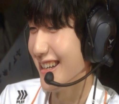 Peanut：每天都是睡覺然后起床，沒有好的狀態直播所以休一天