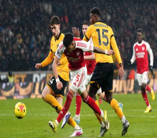 22！阿森納爆冷遭補時絕平3分變1分被保級隊逼平曼城笑納大禮