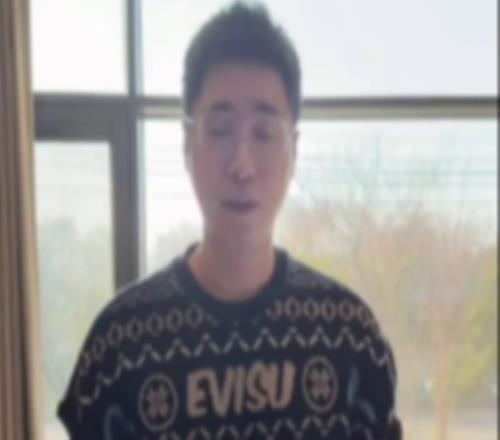 LPL解說(shuō)王多多拜年：愛你，老己今天和幾個(gè)老幾上網(wǎng)去