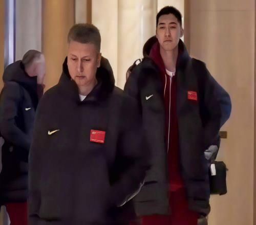 中國男籃除夕夜加練！每天只補貼300不嫌少,郭士強身先士卒沒得說