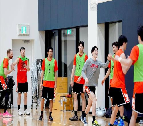 迎戰(zhàn)日本！亞籃聯(lián)看衰中國(guó)男籃！欽點(diǎn)一關(guān)鍵球員，推薦12人大名單