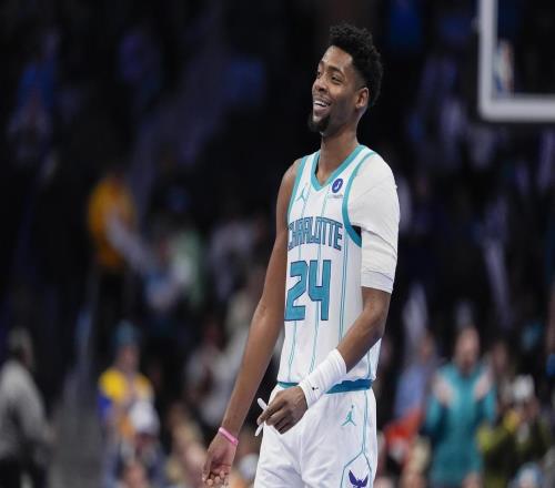 1出1進(jìn)！火箭隊(duì)2陣迎調(diào)整，30歲老將取代后場(chǎng)大閘，重奪輪換位置